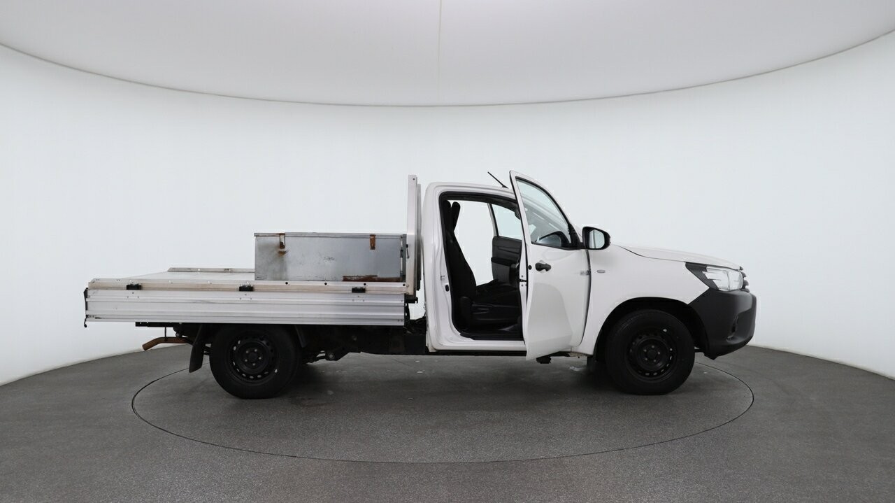 Toyota Hilux image 4