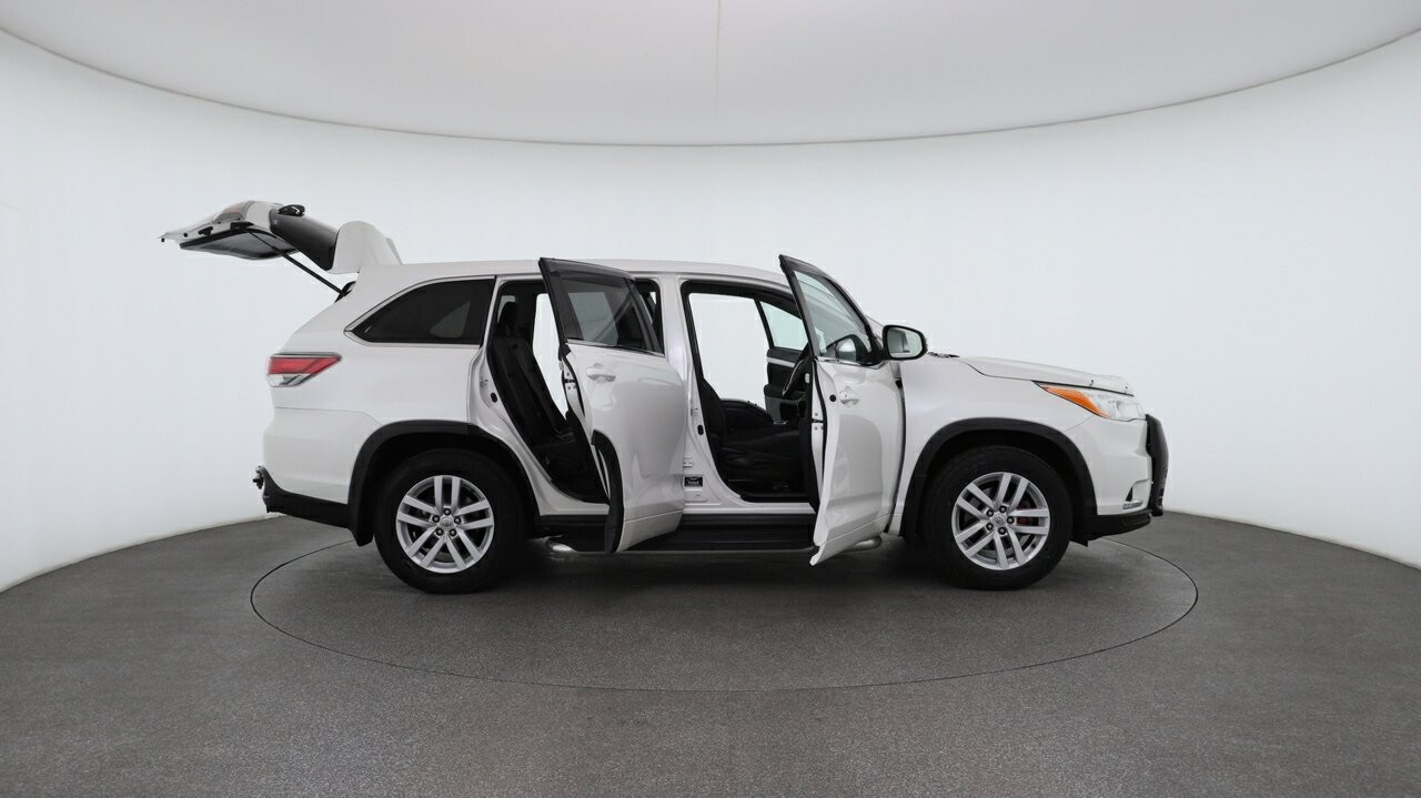 Toyota Kluger image 4