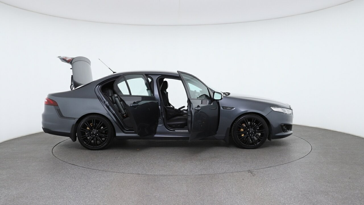 Ford Falcon image 4