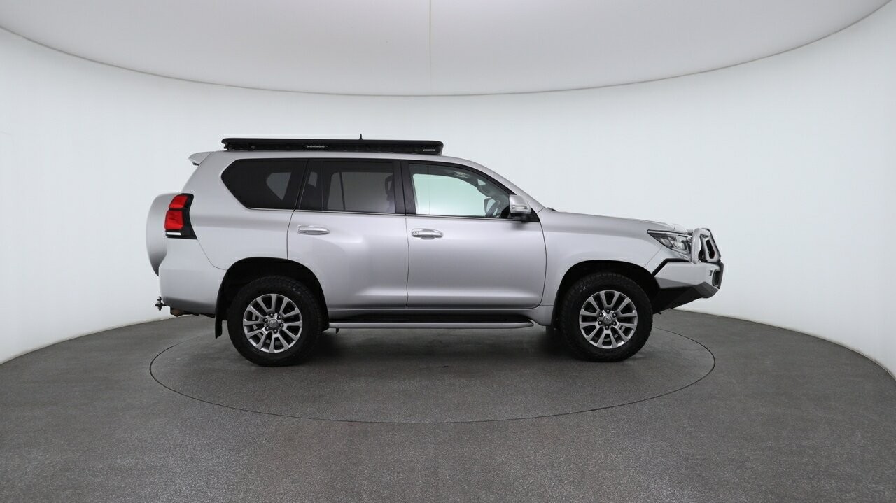 Toyota Landcruiser Prado image 3