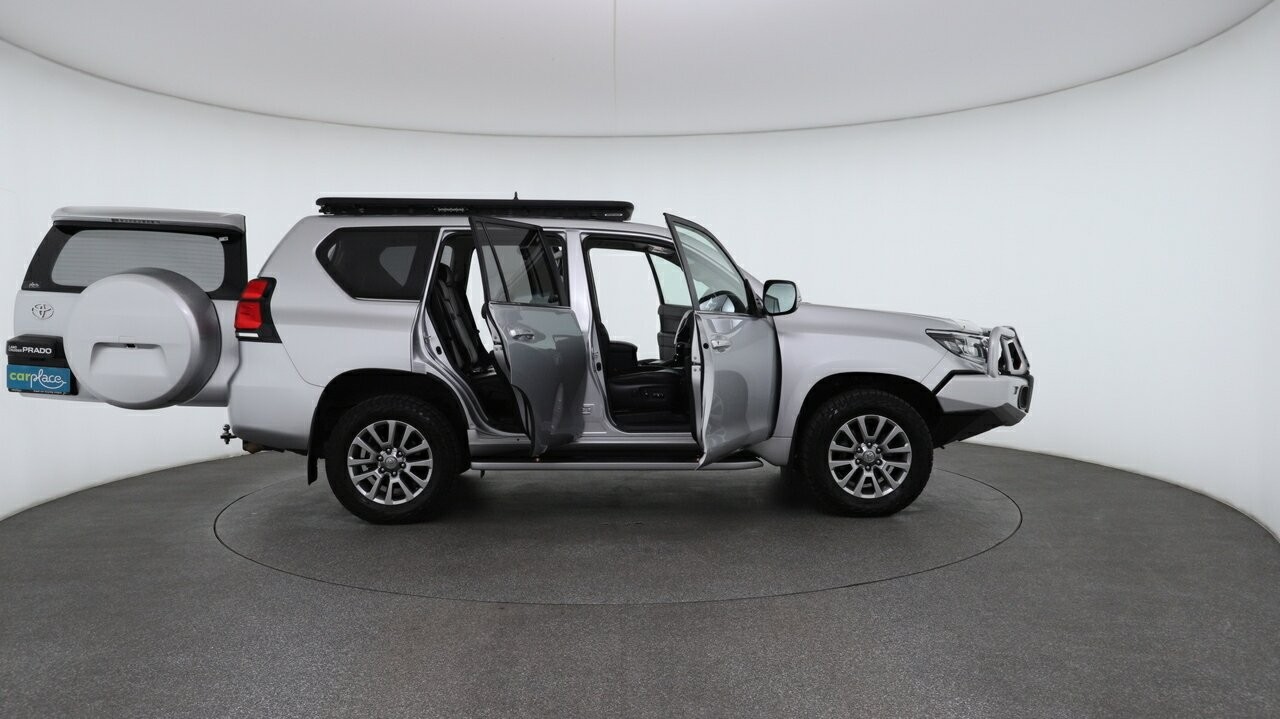 Toyota Landcruiser Prado image 4