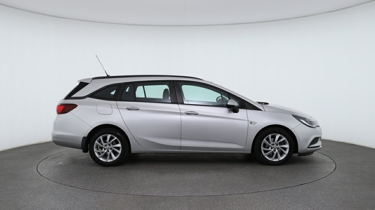Holden Astra image 3