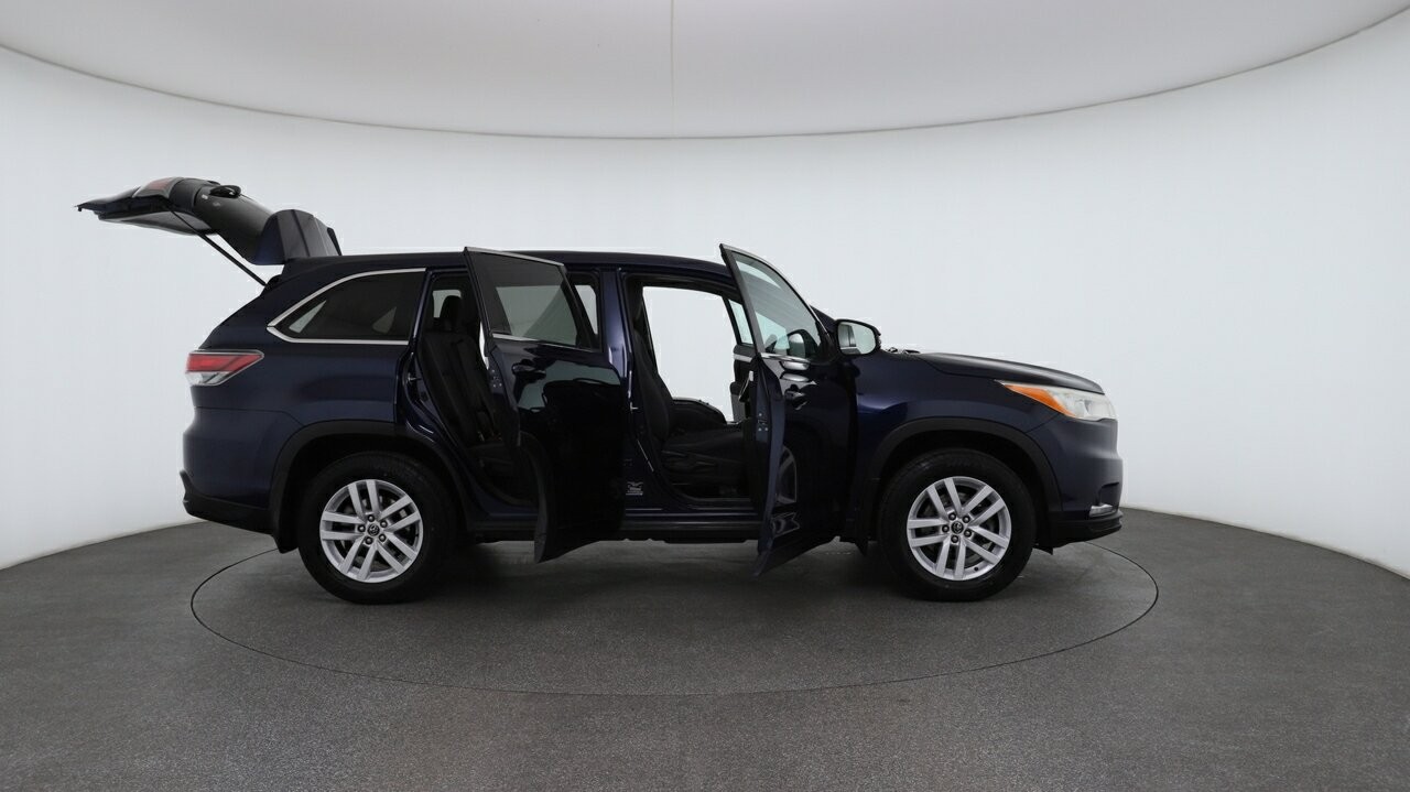 Toyota Kluger image 4
