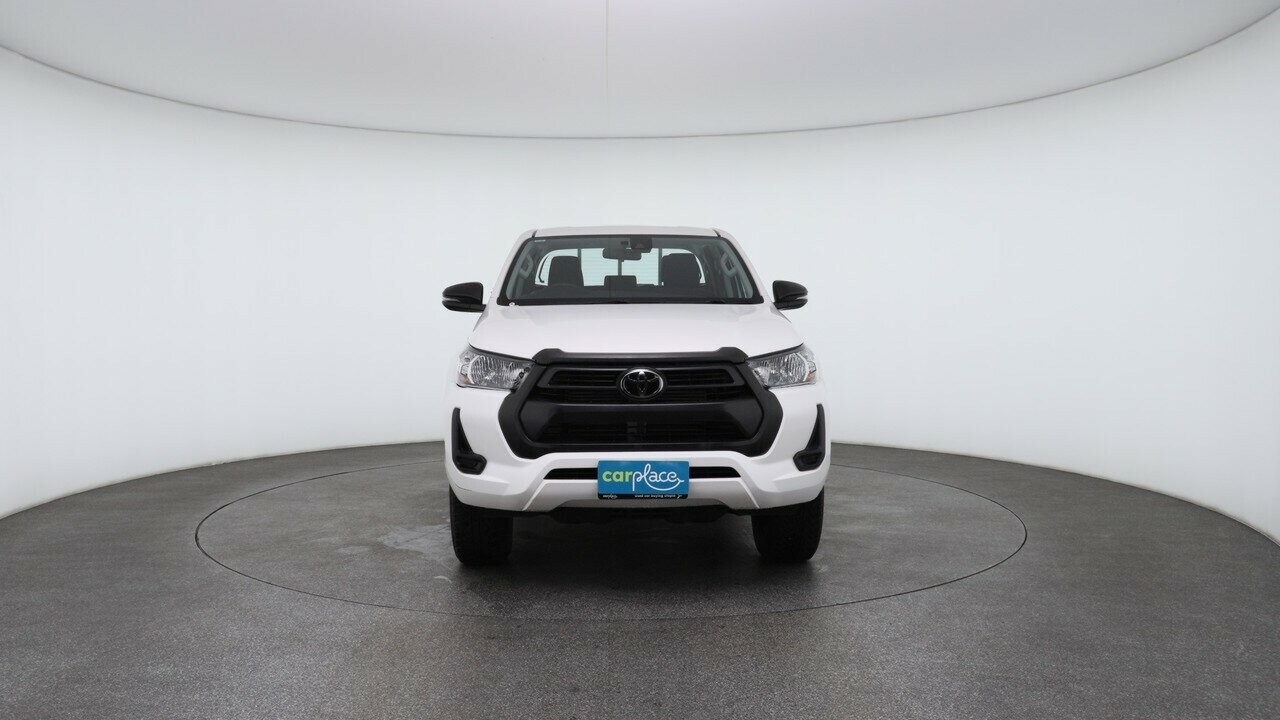 Toyota Hilux image 2