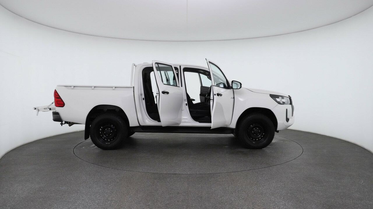 Toyota Hilux image 4