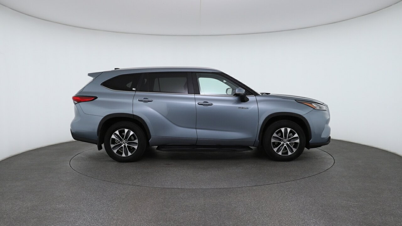 Toyota Kluger image 3