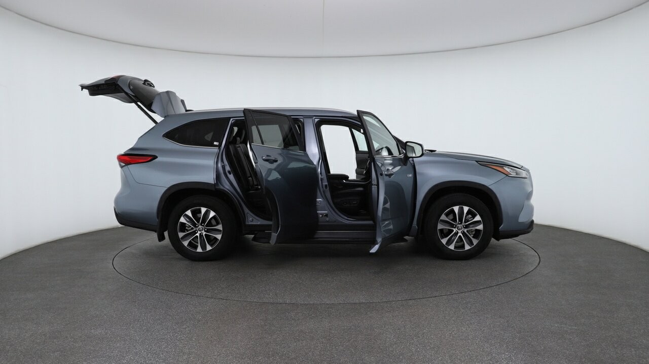 Toyota Kluger image 4