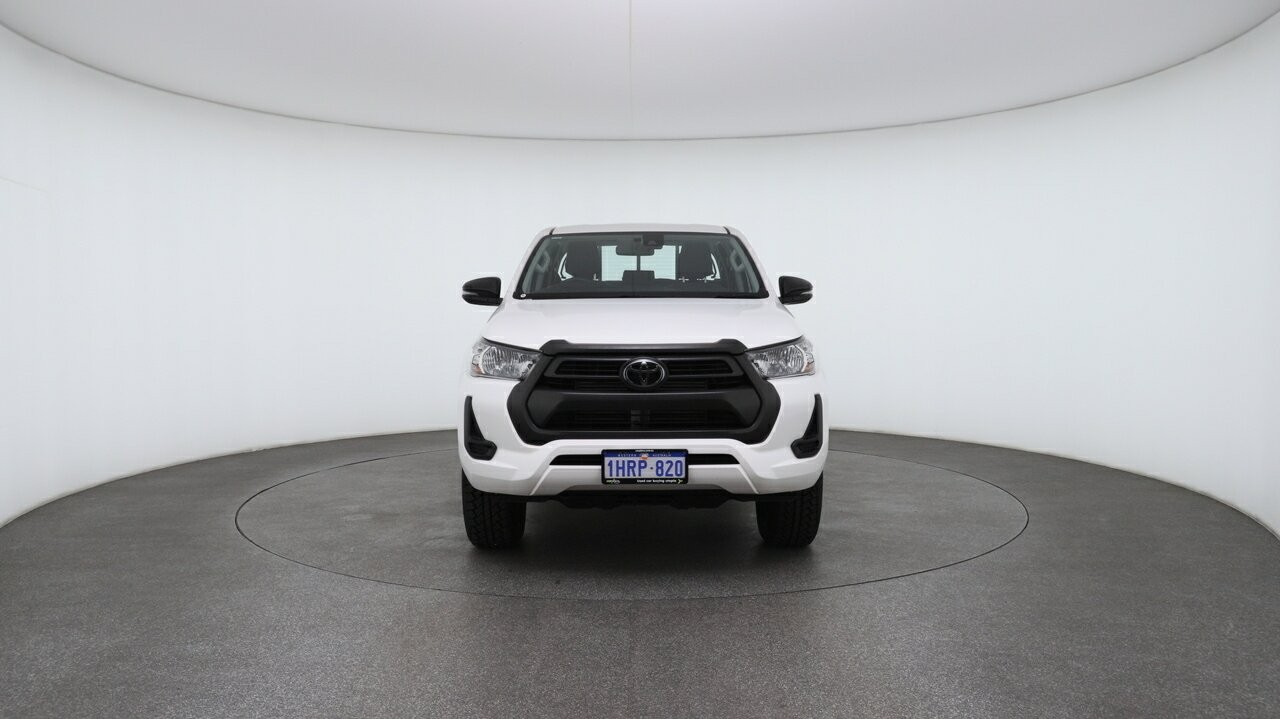 Toyota Hilux image 2