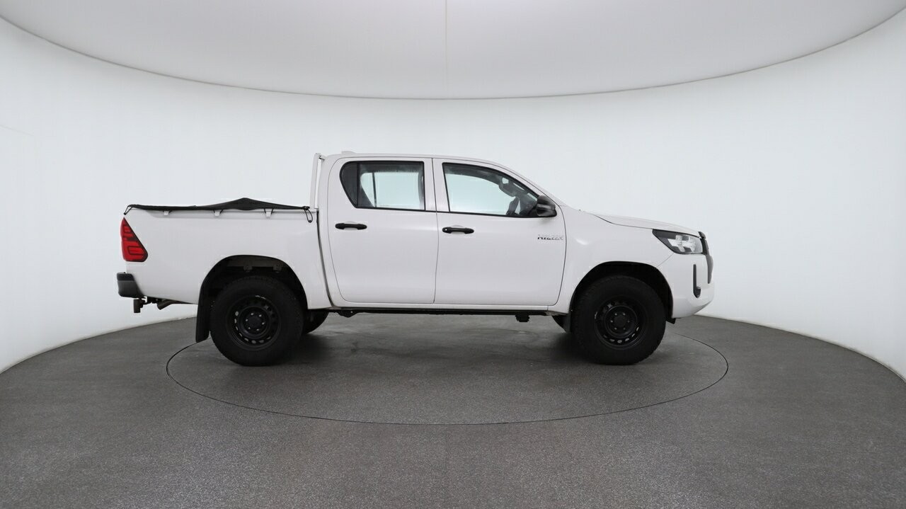 Toyota Hilux image 3