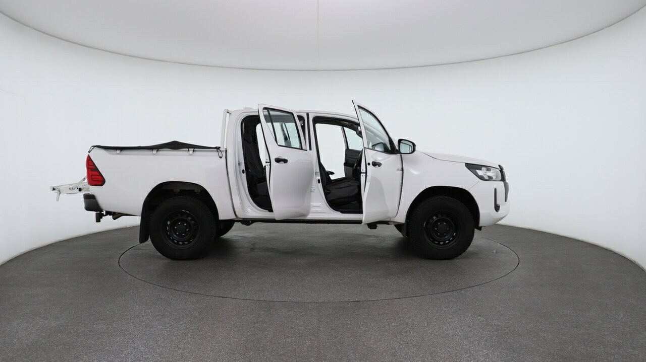 Toyota Hilux image 4