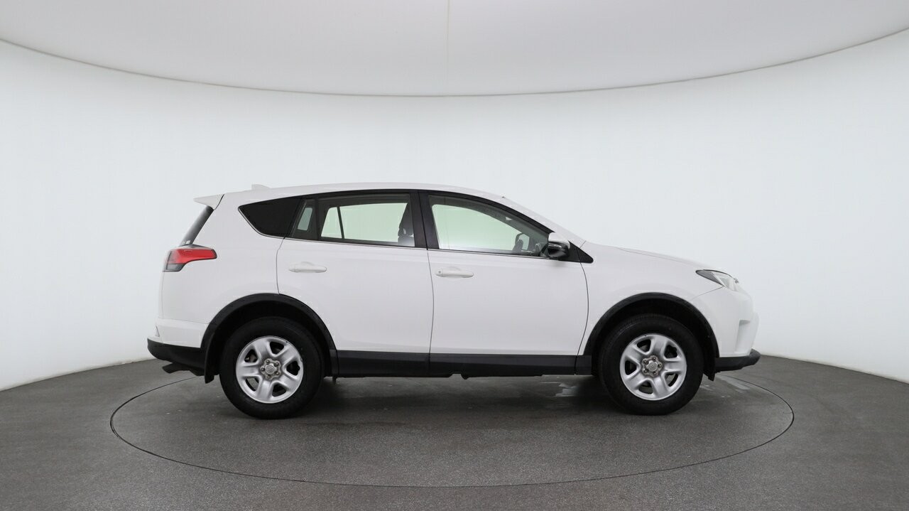 Toyota Rav4 image 3