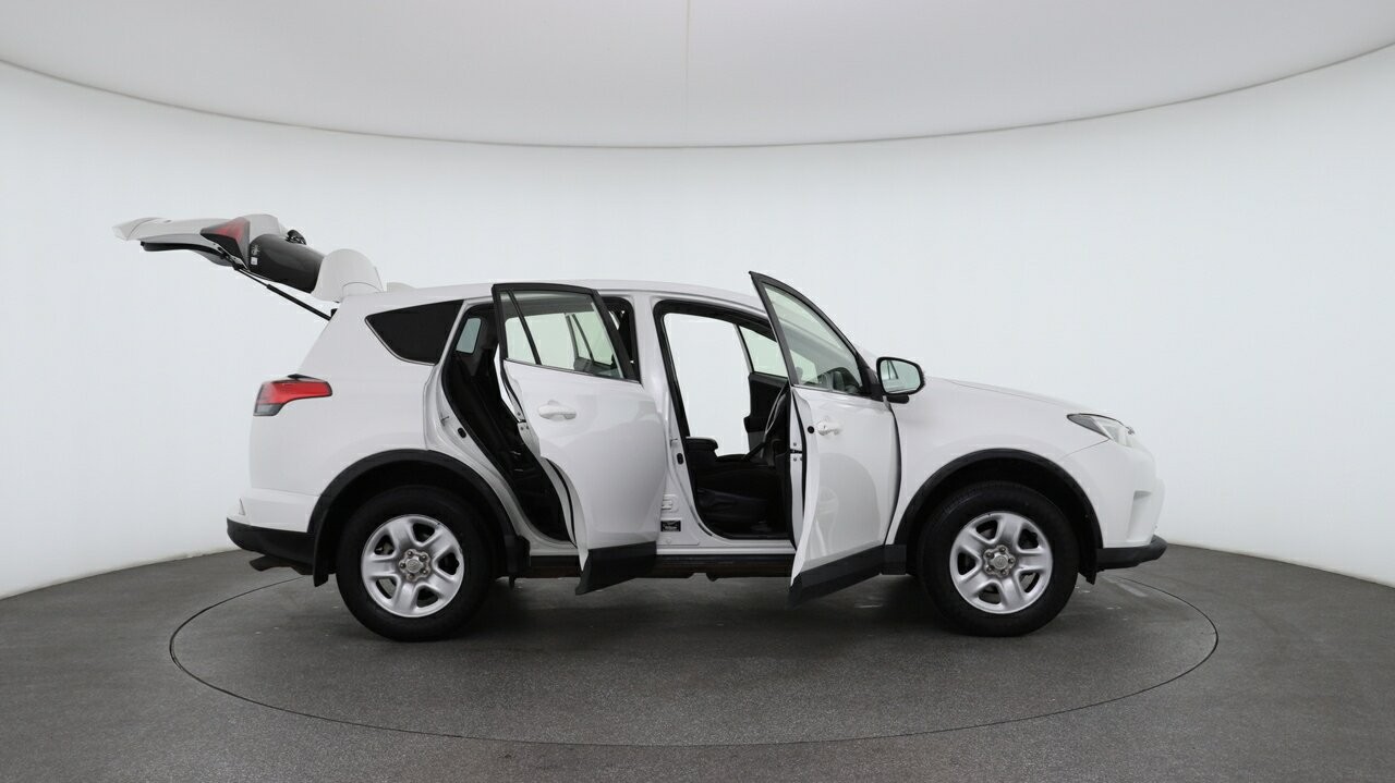 Toyota Rav4 image 4