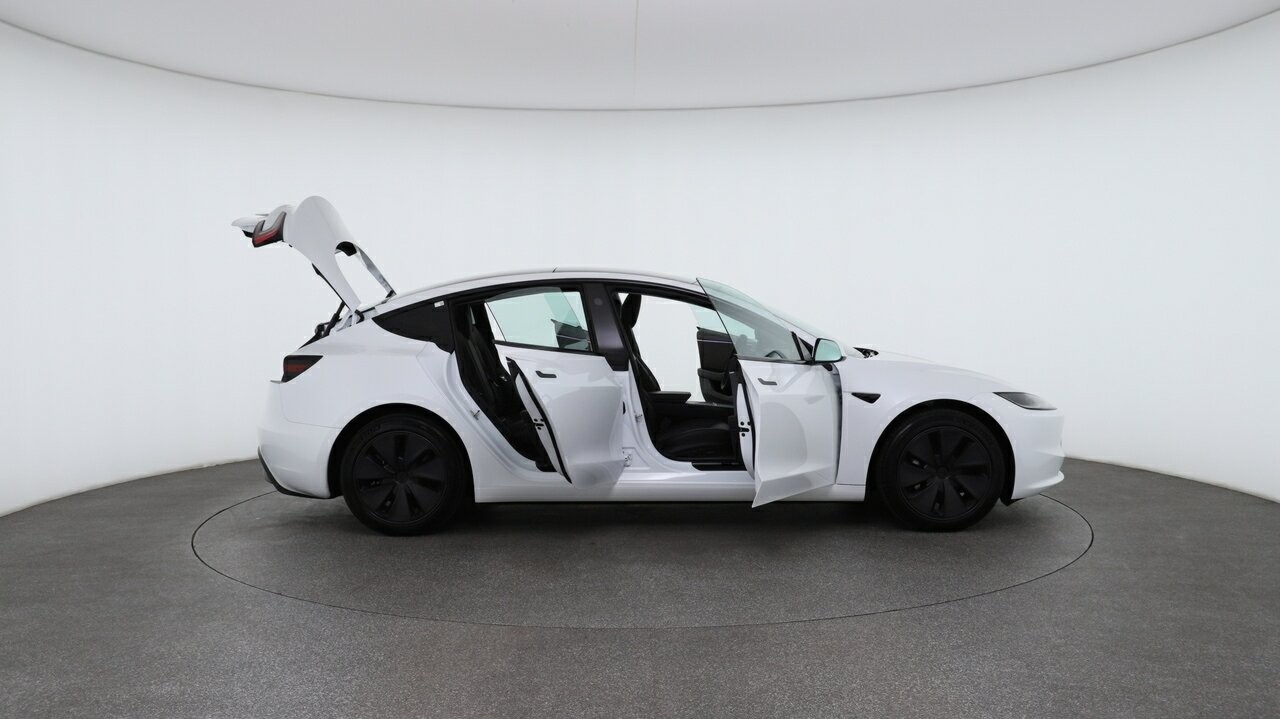 Tesla Model 3 image 4