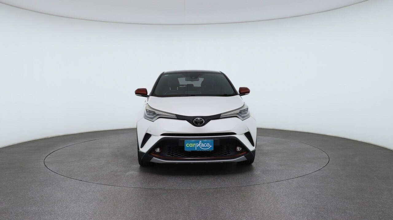 Toyota C-hr image 2