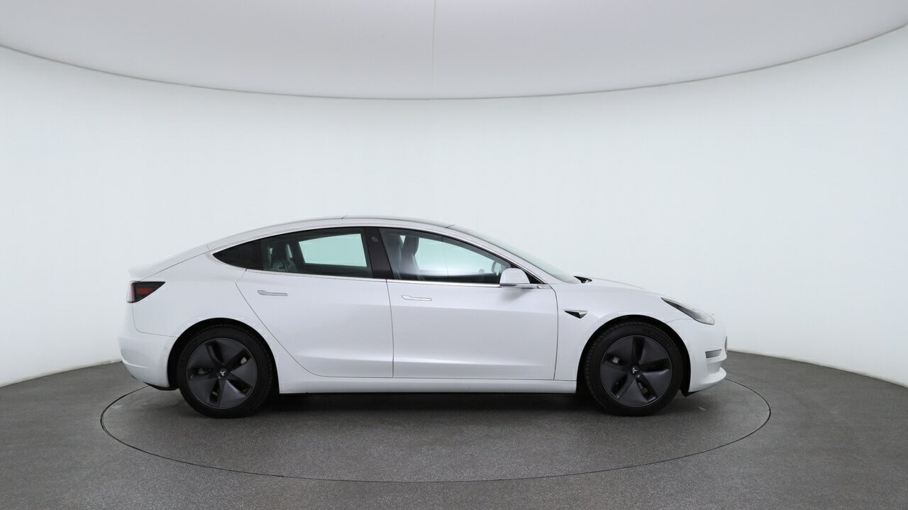 Tesla Model 3 image 3