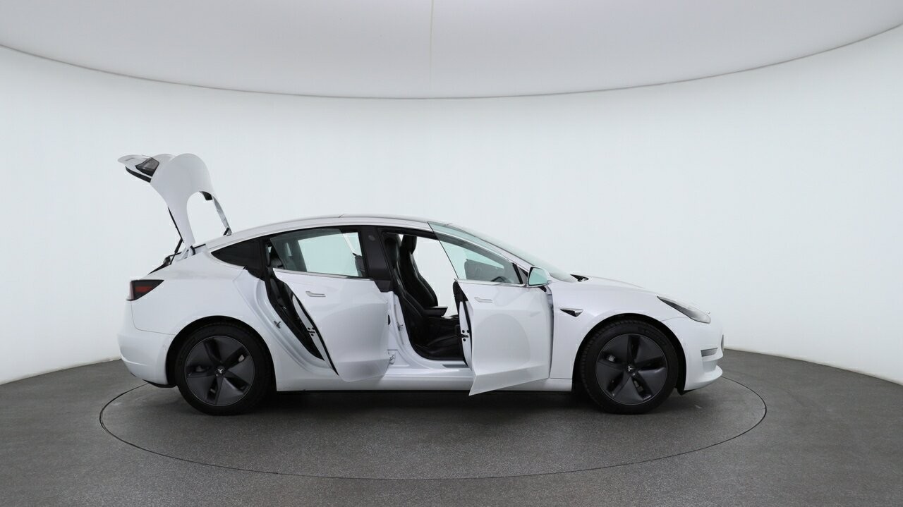 Tesla Model 3 image 4