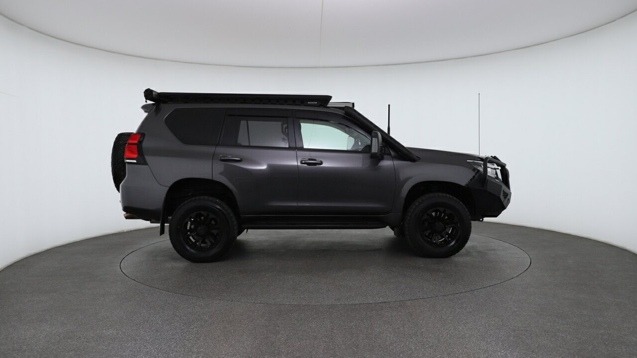 Toyota Landcruiser Prado image 3