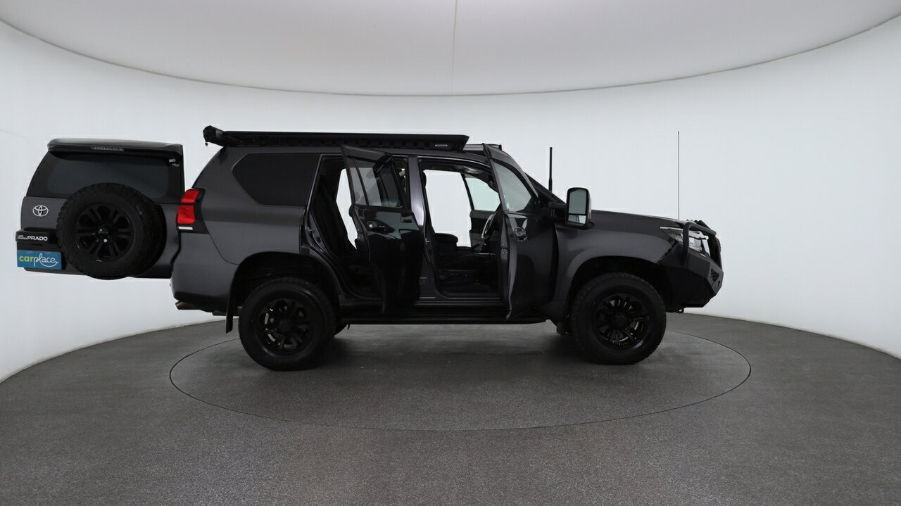 Toyota Landcruiser Prado image 4