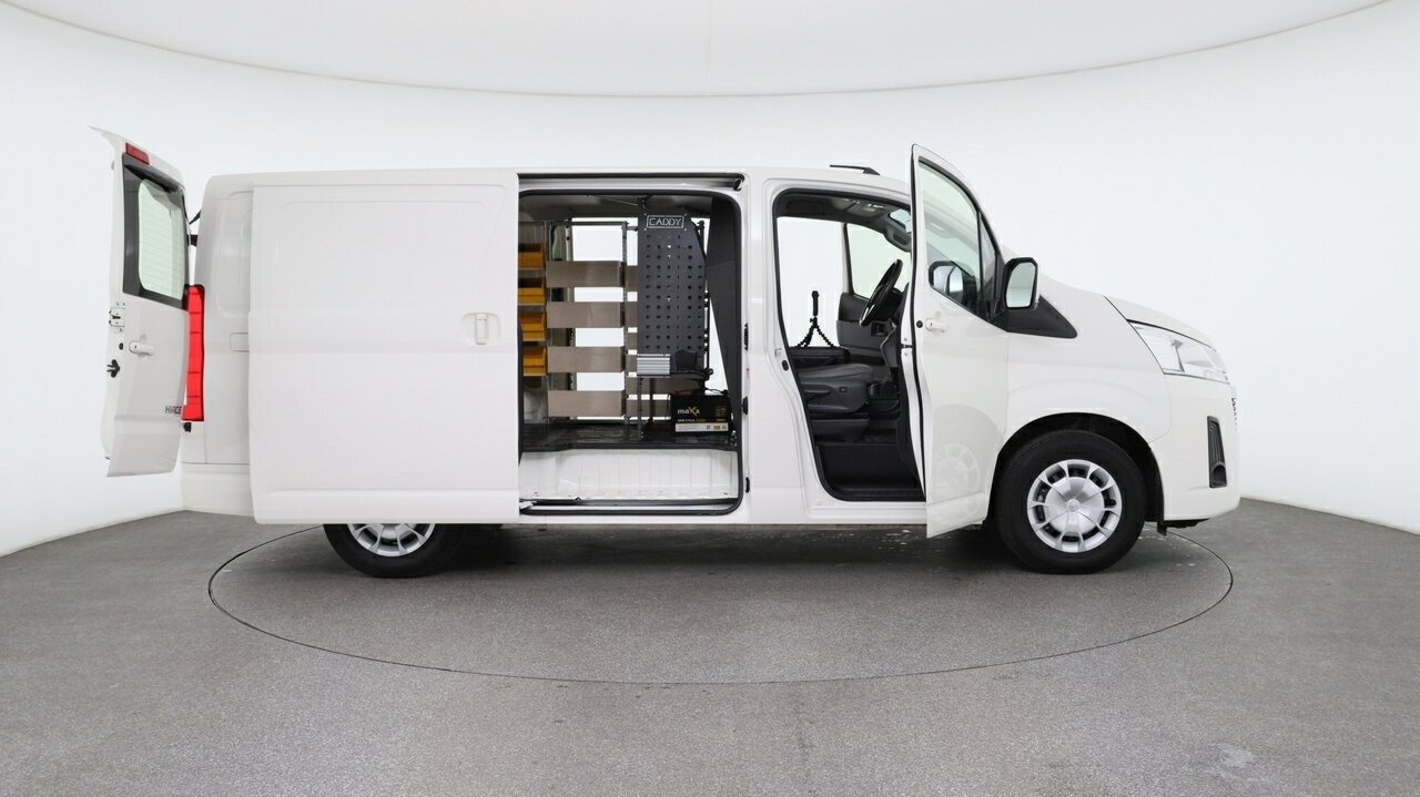 Toyota Hiace image 4