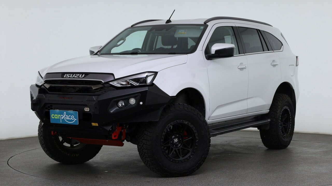 Isuzu Mu-x image 1