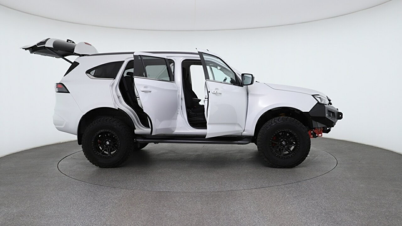 Isuzu Mu-x image 4