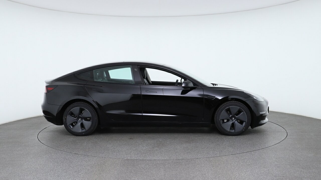 Tesla Model 3 image 3