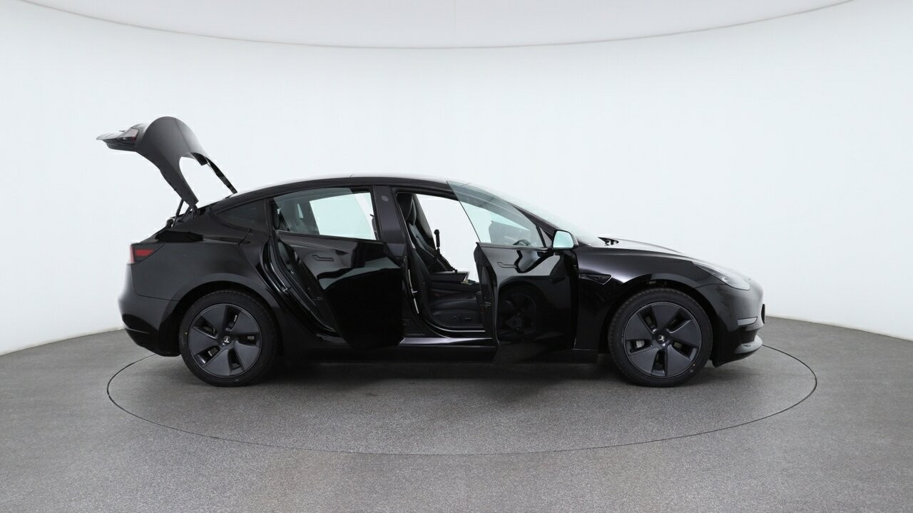 Tesla Model 3 image 4