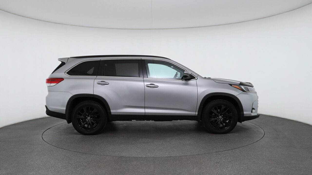 Toyota Kluger image 3