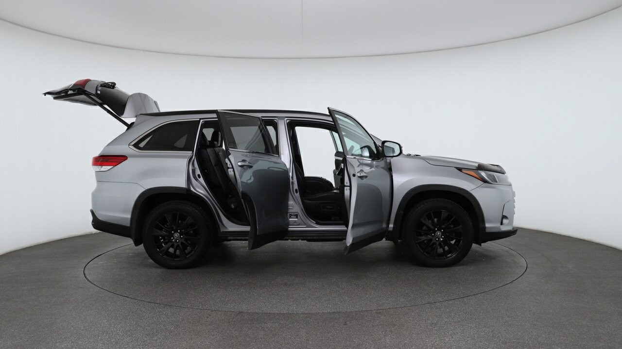 Toyota Kluger image 4