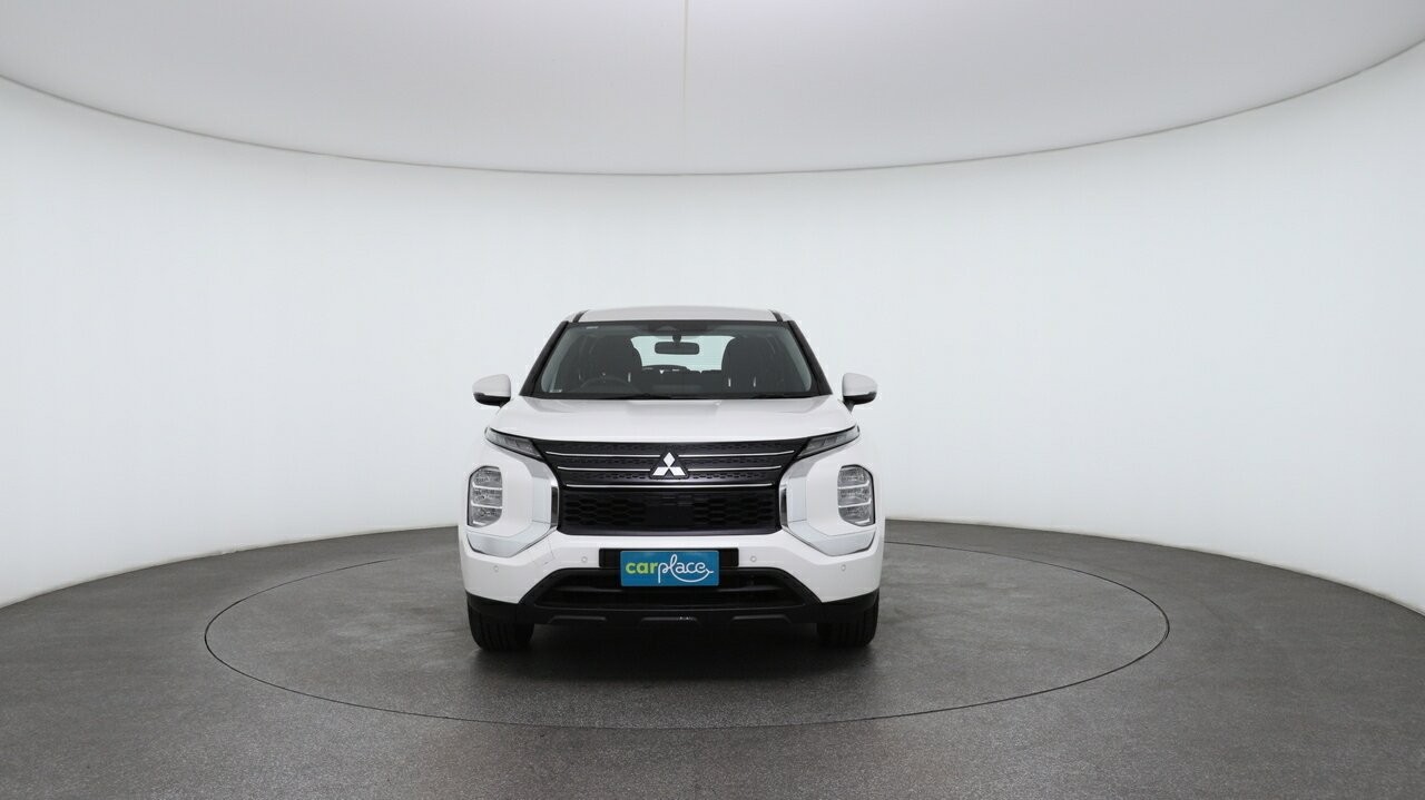 Mitsubishi Outlander image 2
