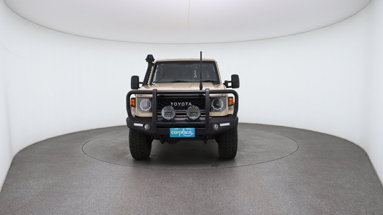 Toyota Landcruiser image 2