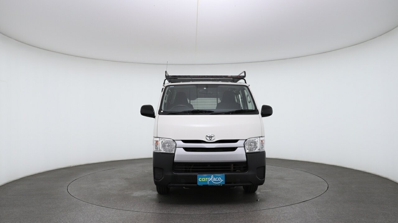 Toyota Hiace image 2
