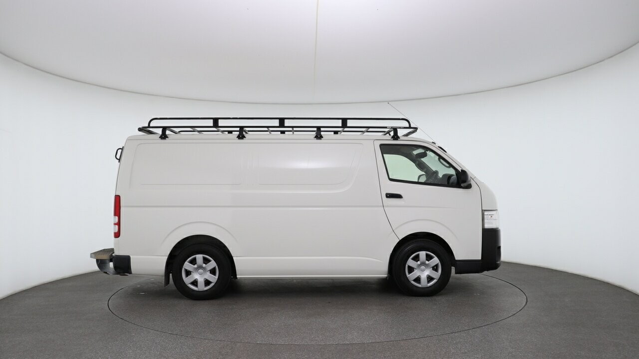 Toyota Hiace image 3