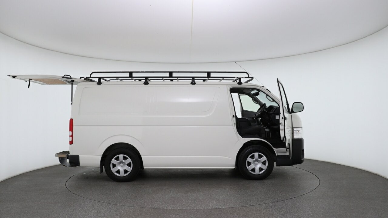 Toyota Hiace image 4