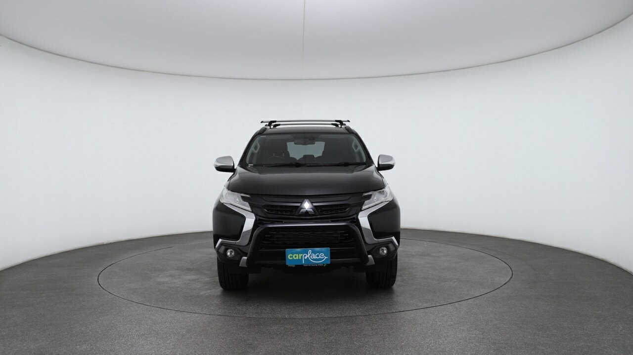 Mitsubishi Pajero Sport image 2