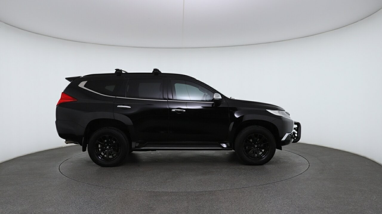 Mitsubishi Pajero Sport image 3