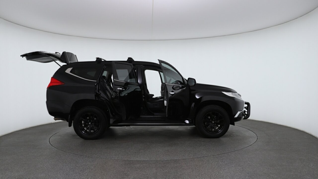 Mitsubishi Pajero Sport image 4