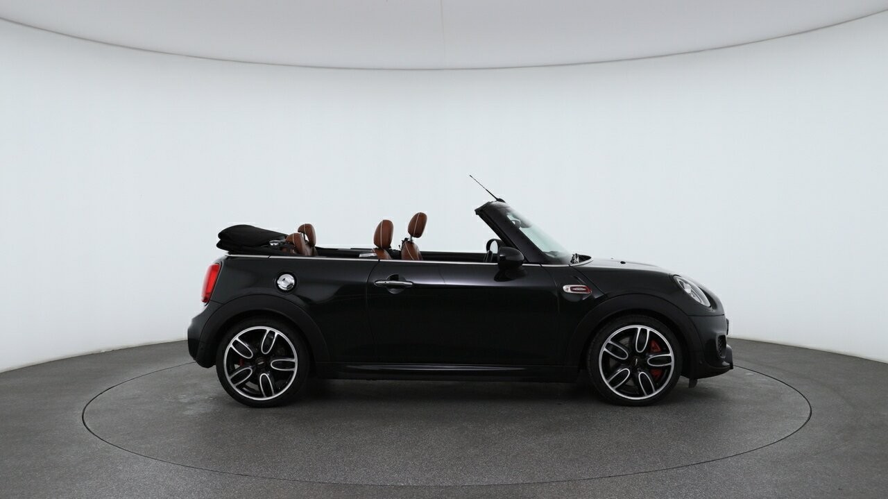 Mini Convertible image 3
