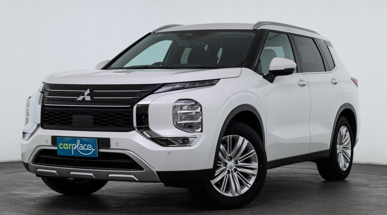 Mitsubishi Outlander image 1