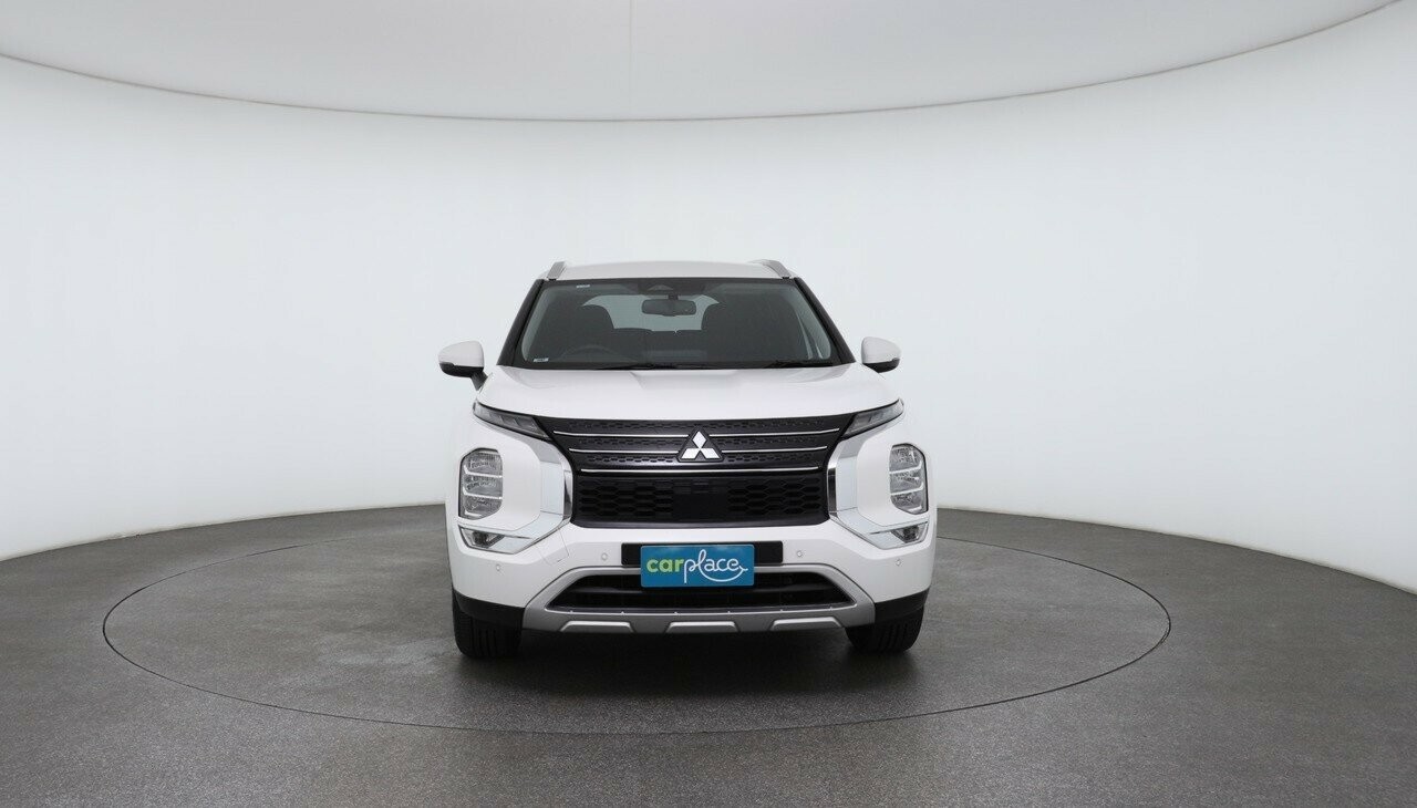 Mitsubishi Outlander image 2