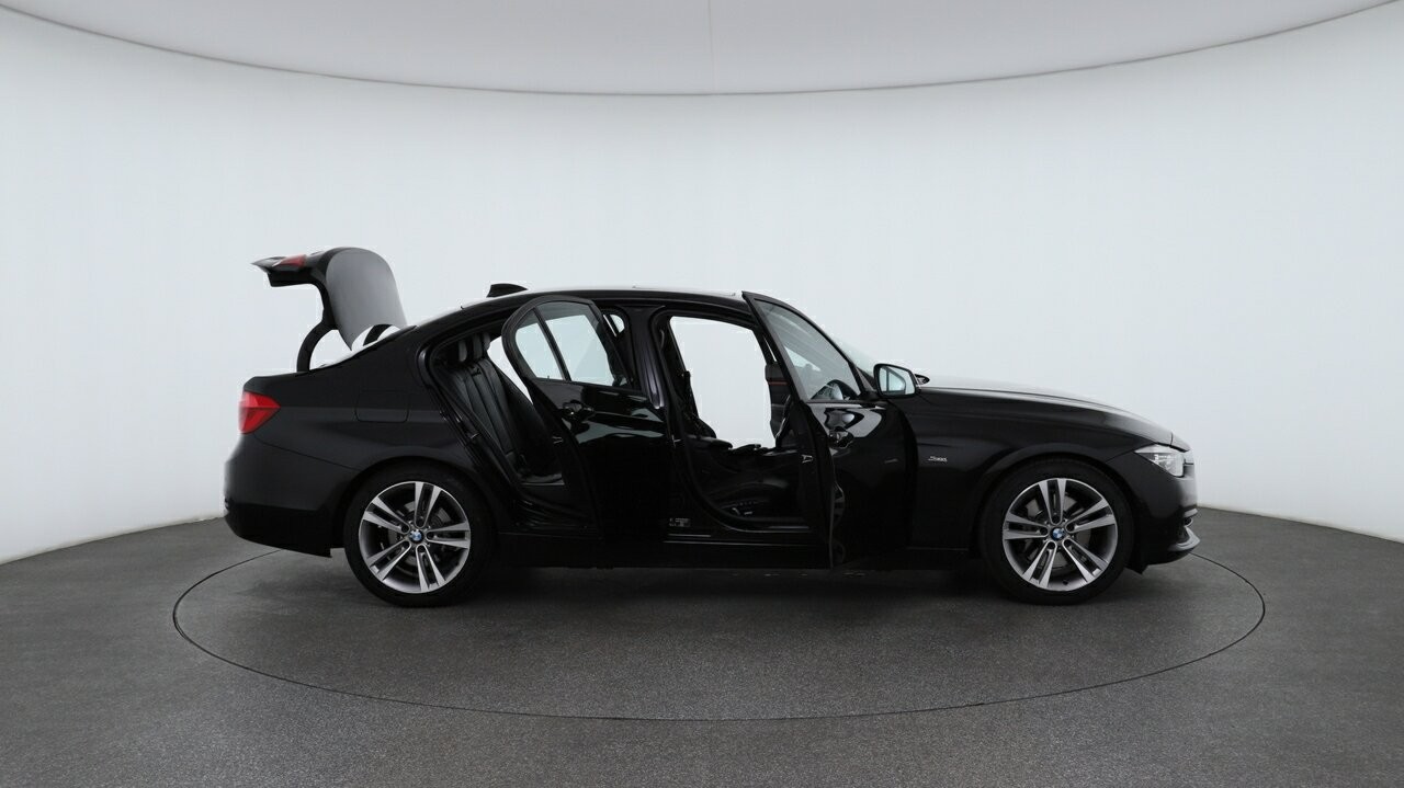 BMW 3 Series image 4
