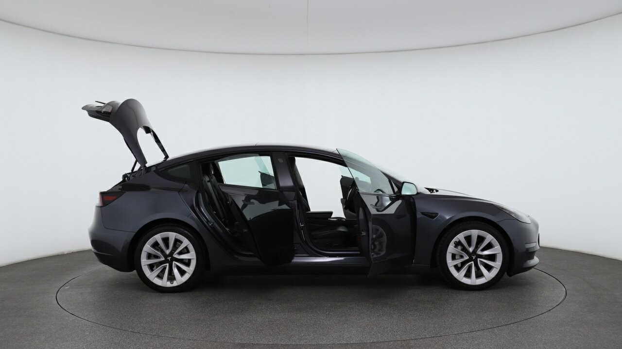 Tesla Model 3 image 4