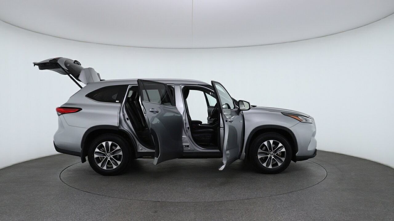 Toyota Kluger image 4