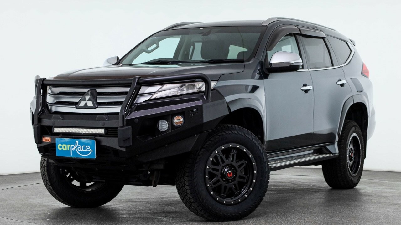 Mitsubishi Pajero Sport image 1