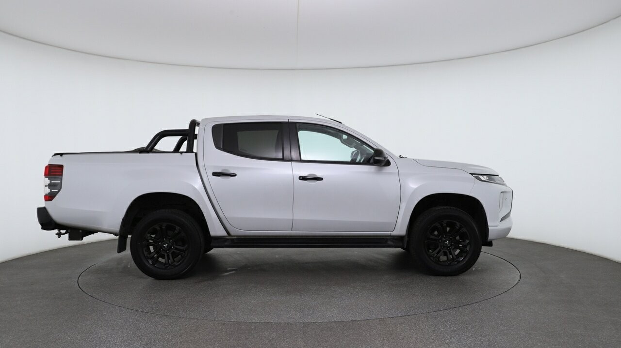 Mitsubishi Triton image 3