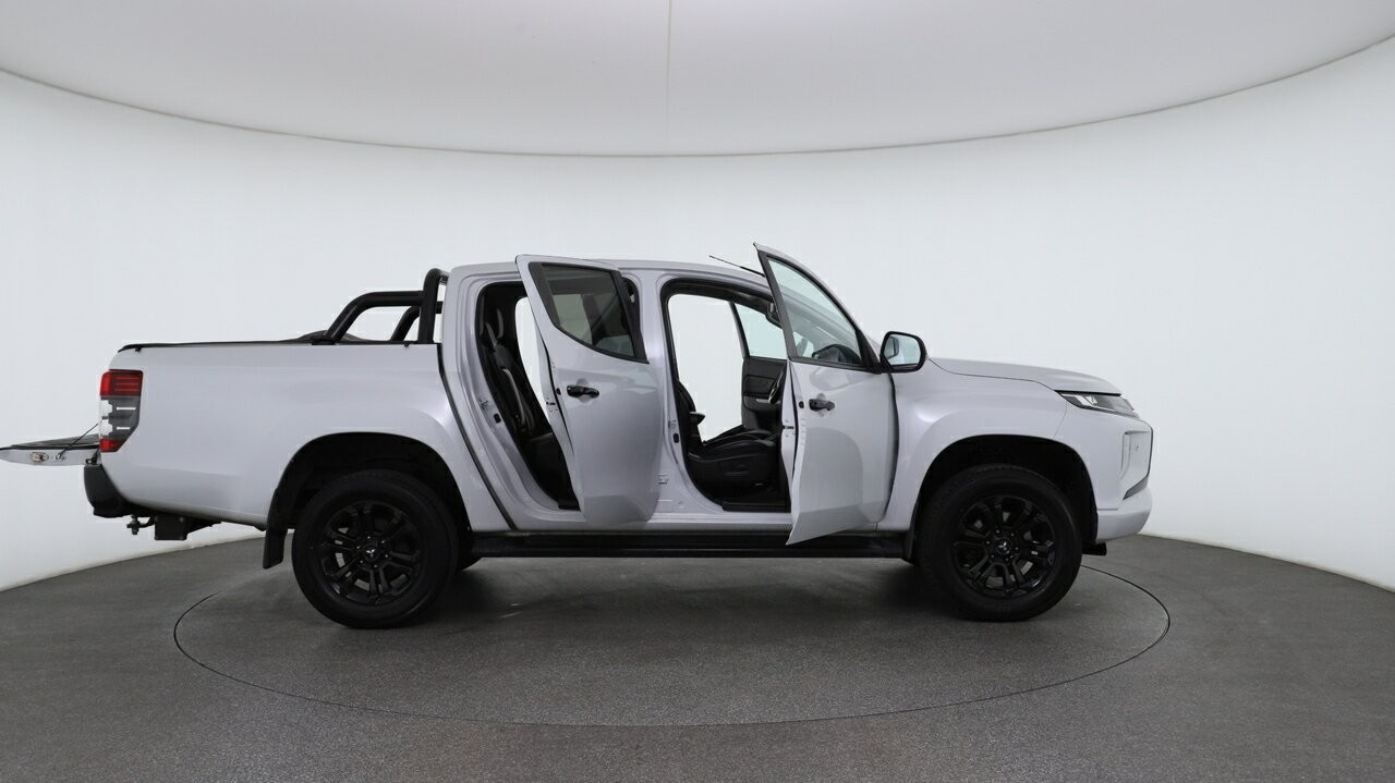 Mitsubishi Triton image 4
