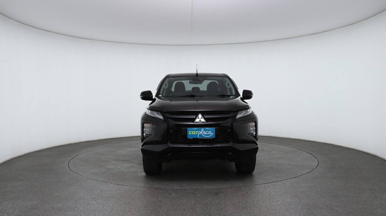 Mitsubishi Triton image 2