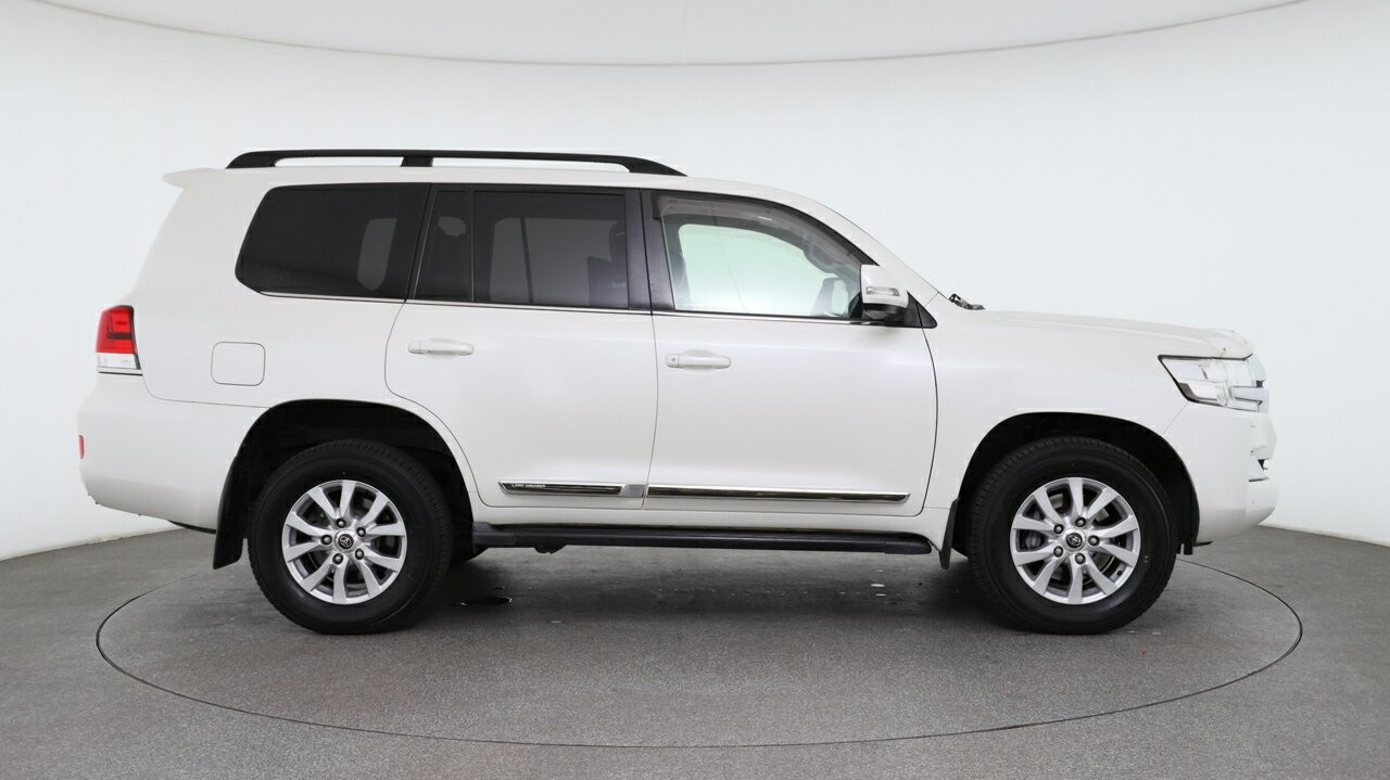 Toyota Landcruiser image 3