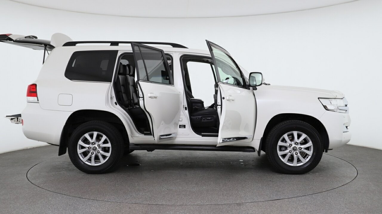 Toyota Landcruiser image 4