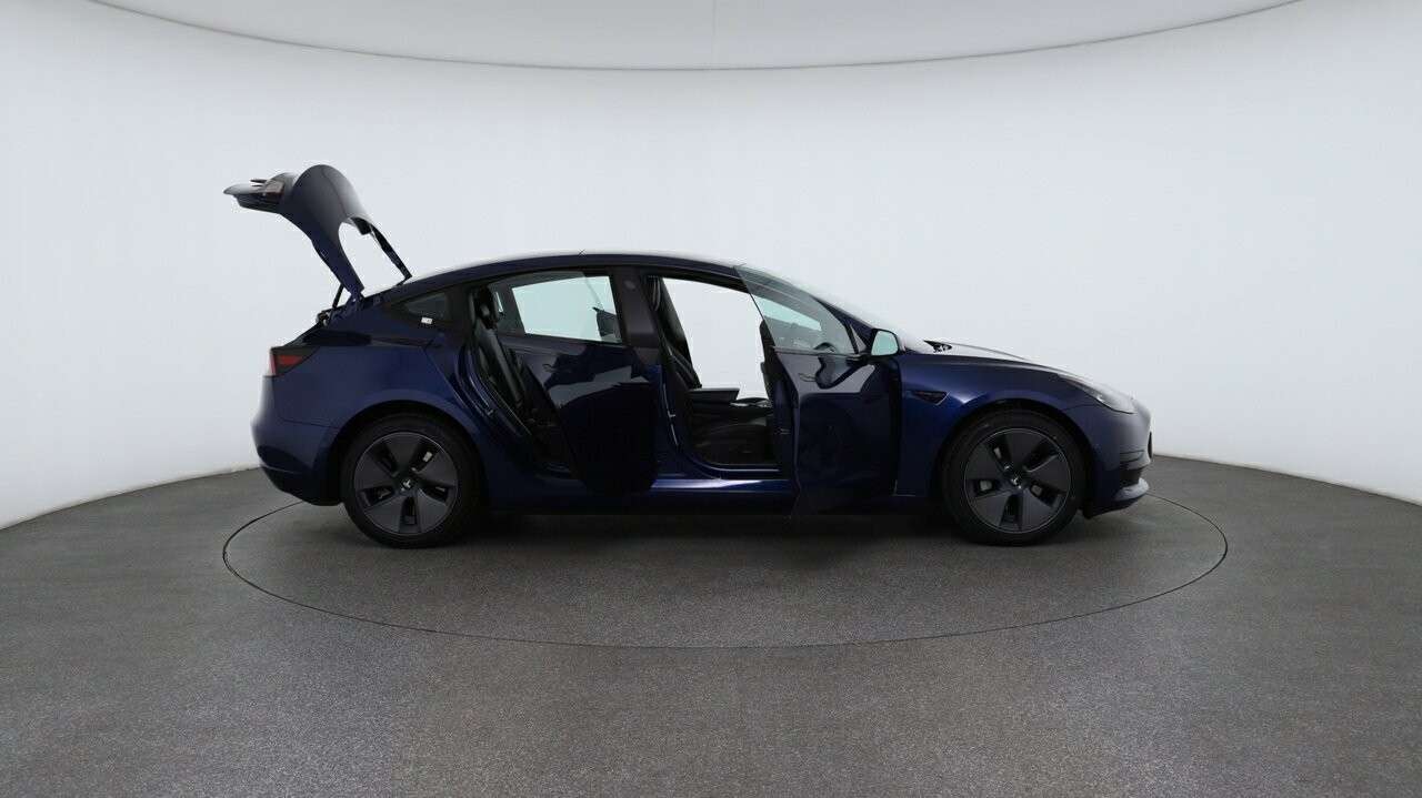 Tesla Model 3 image 4